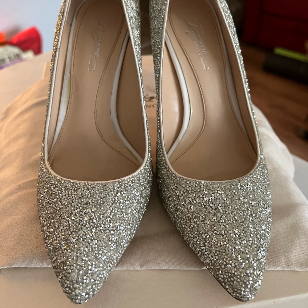 Size 6 Imagine Vince Camuto - Olson dress pump / wedding shoe